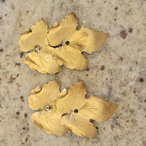 Fun Fall Enamel leaf earrings. - Picture 4 of 7